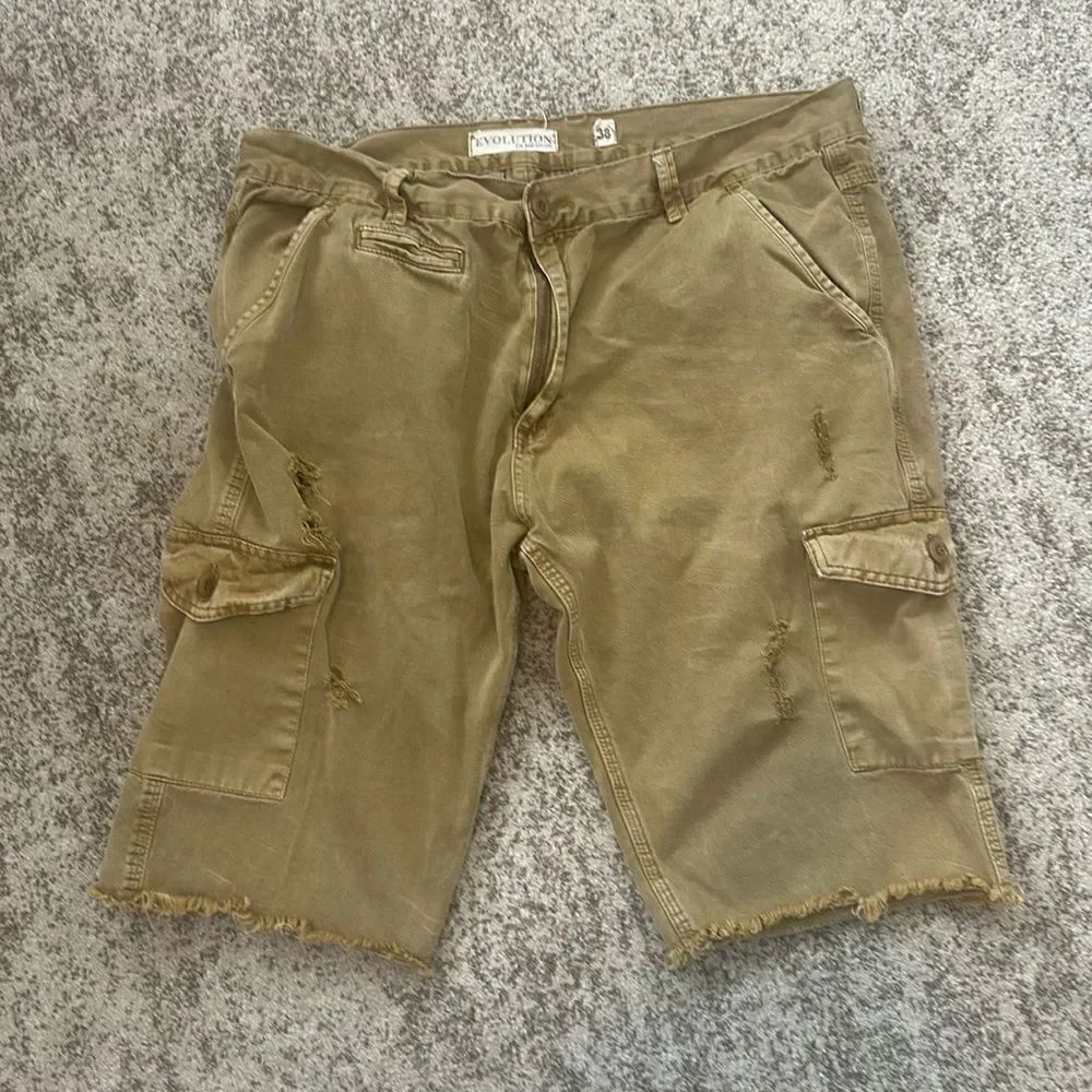 Evolution in Design Men’s Distressed Cargo Shorts 38
